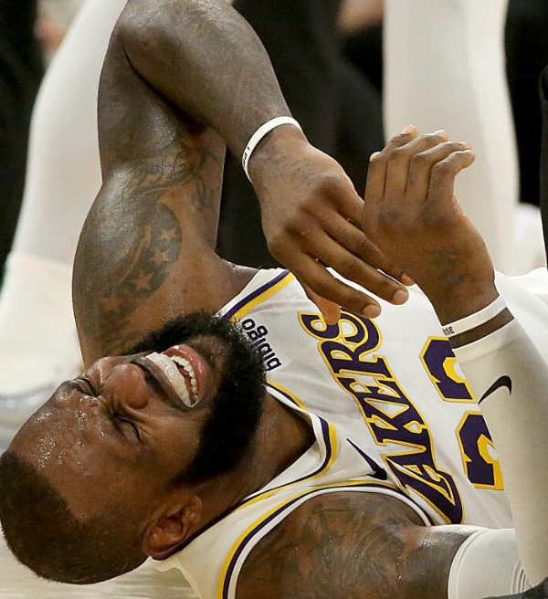 LeBron James fala sobre colisão com Jaylen Brown e dores em seu joelho