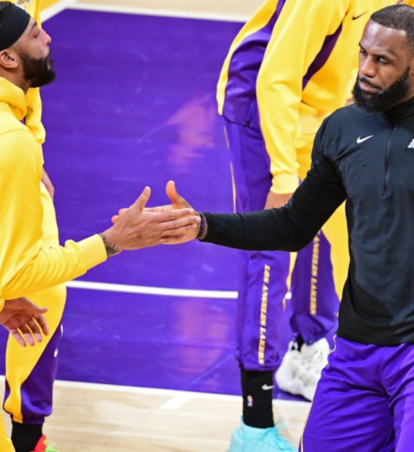 Torcida respira aliviada após vitória do Lakers e boas atuações de LeBron e Davis