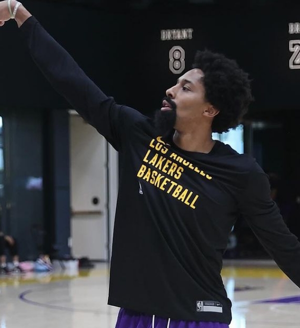 Cláusula de contrato de Dinwiddie com o Lakers tem termo bizarro
