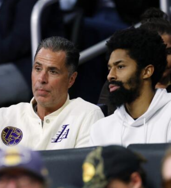 Lakers acerta contrato com o armador Spencer Dinwiddie