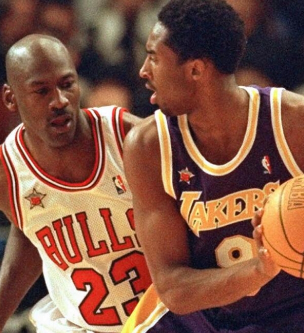 O histórico duelo entre Kobe Bryant e Michael Jordan no All-Star Game da NBA