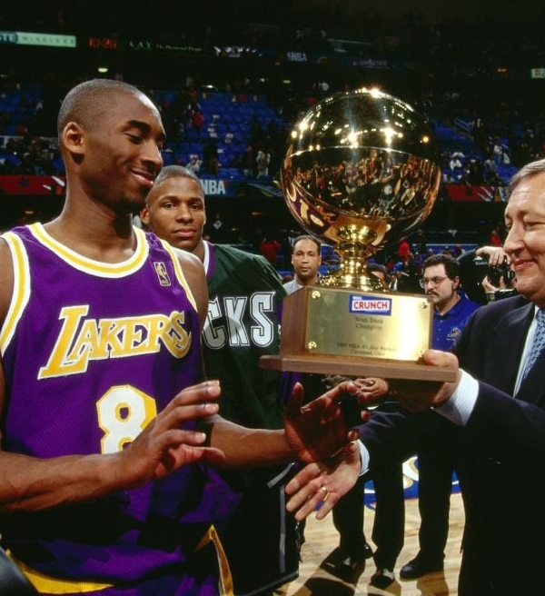 Relembre o título de Kobe Bryant no campeonato de enterradas do All-Star da NBA