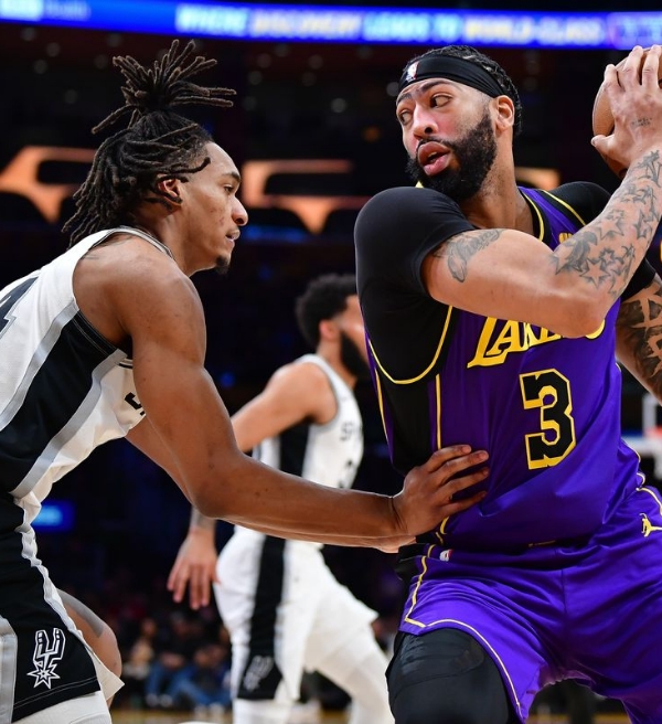 Lakers explica porque Anthony Davis não jogou o último período contra o Spurs