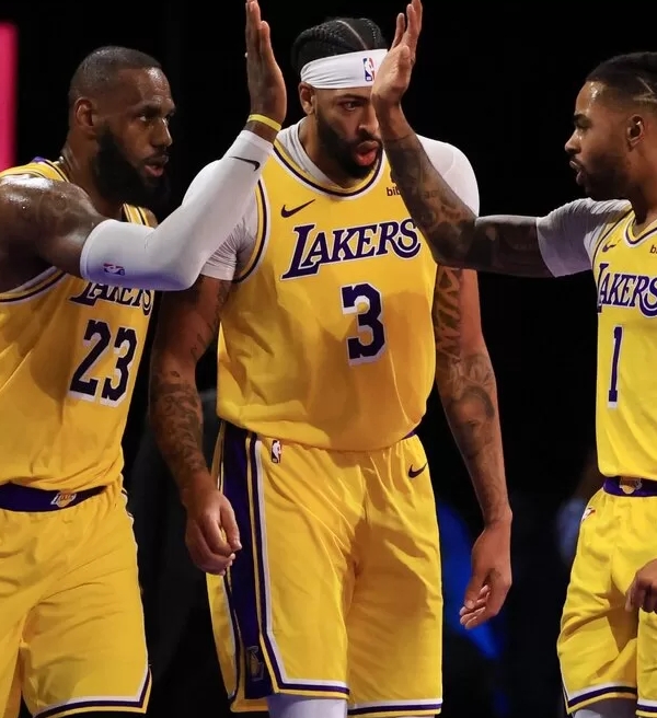 LeBron James, Anthony Davis e D’Angelo Russell fazem história pelo Lakers