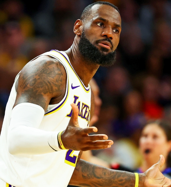 LeBron James apaga posts contra críticos de seu filho Bronny
