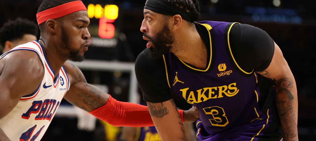 Em jogo muito feio, Lakers faz o mínimo para vencer o Sixers em Los Angeles