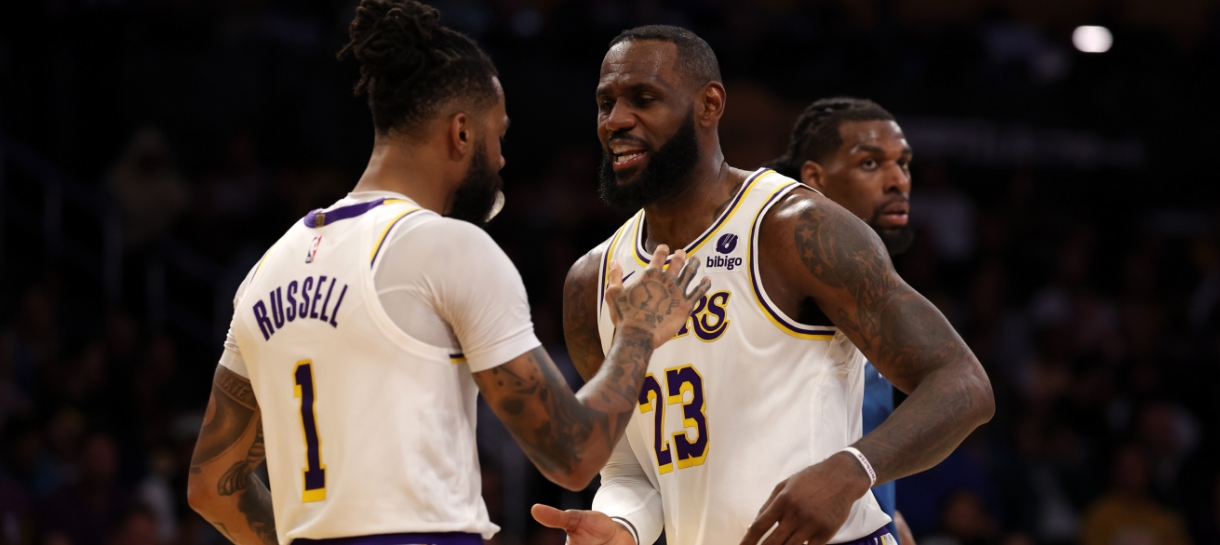 D’Angelo Russell tenta recriar foto histórica com LeBron James