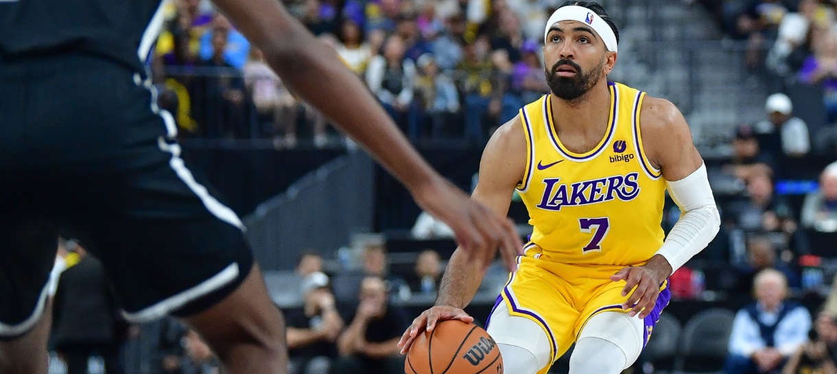 Lakers terá reforço na partida deste domingo contra o Nets