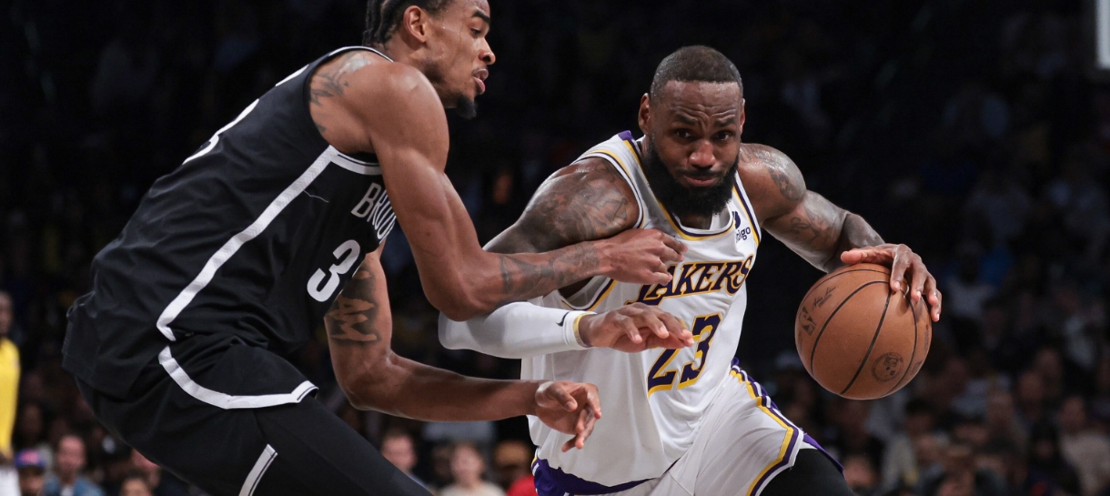 NBA: Lakers domina Nets com grande atuação de LeBron James