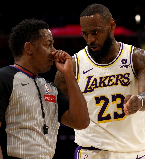 NBA: LeBron James questionou arbitragem por lance bizarro do Warriors