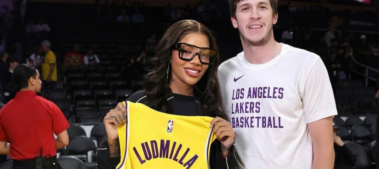 Ludmilla marca presença no jogo do Lakers e ganha camisa personalizada