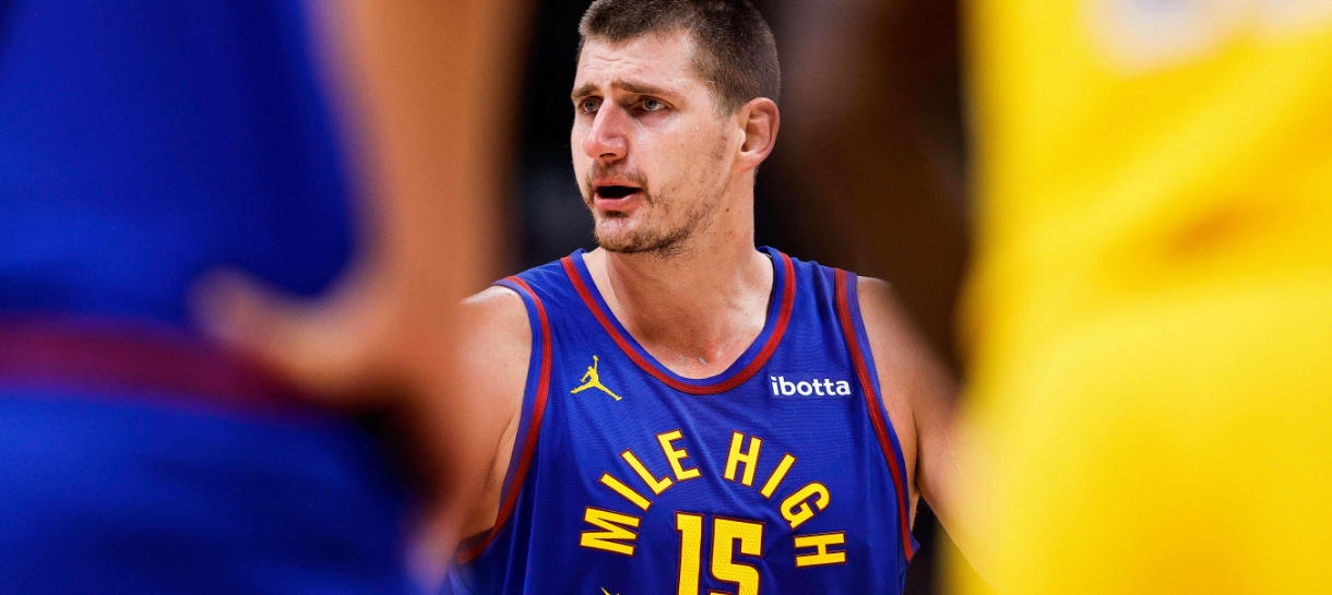 Nikola Jokic mostra respeito ao Lakers antes de série dos playoffs