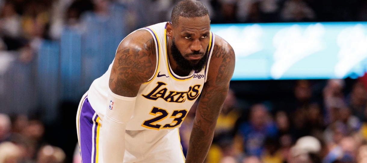 LeBron James reage a derrota do Lakers no jogo 1 da série contra o Nuggets