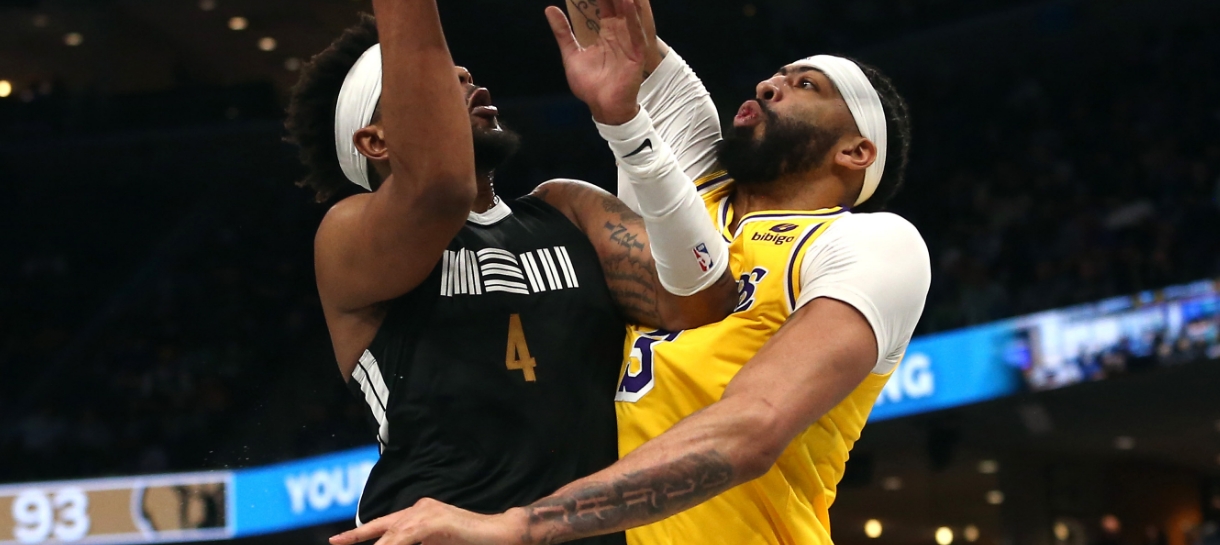 NBA não inclui Anthony Davis entre os finalistas para o prêmio de Jogador Defensivo do Ano