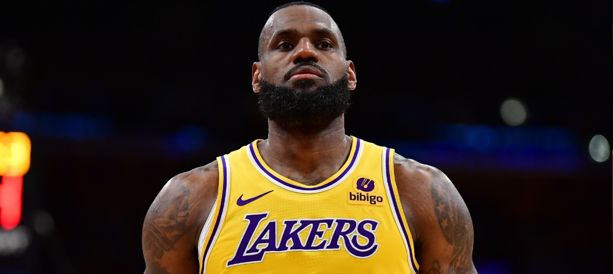 LeBron James é questionado sobre seu futuro no Lakers após eliminação dos playoffs