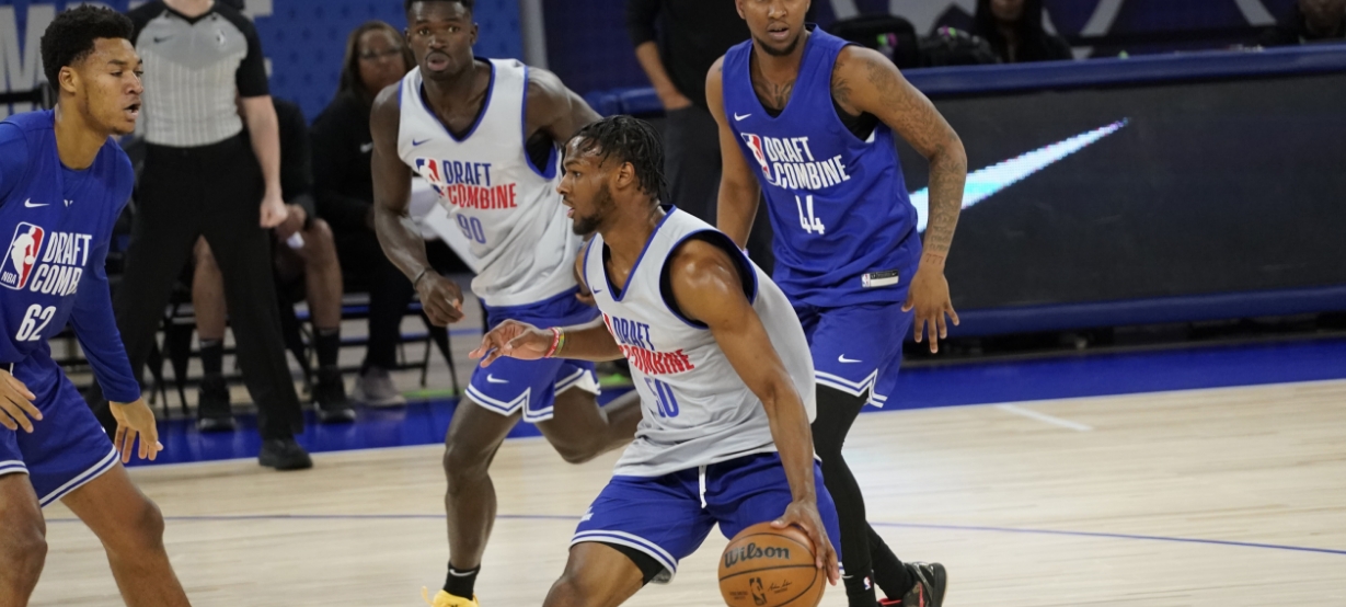 Bronny James foi entrevistado pelo Lakers no Draft Combine da NBA