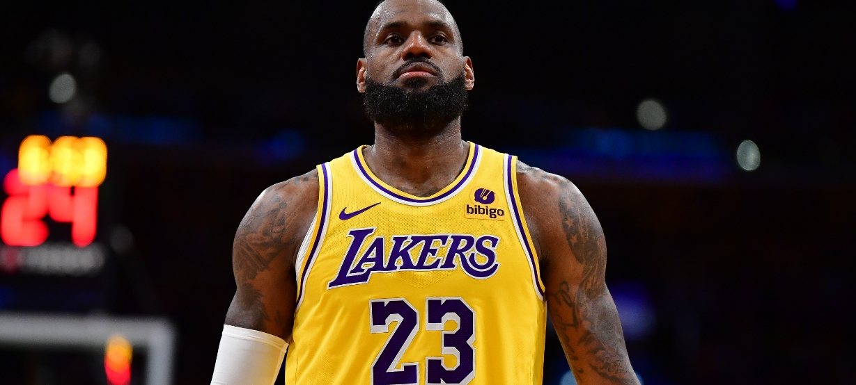 LeBron James estaria influenciando o Lakers a contratar seu novo técnico?