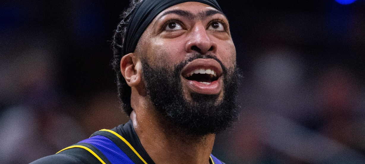 Anthony Davis é selecionado entre os melhores jogadores defensivos do ano na NBA