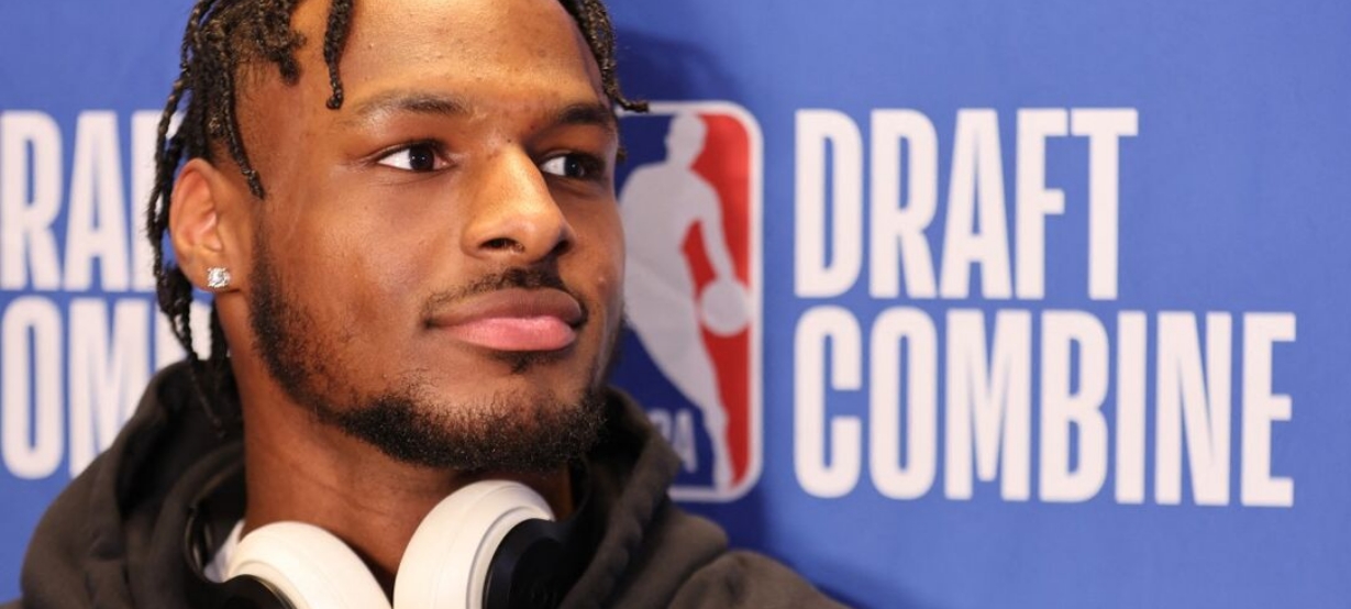 Bronny James toma decisão importante rumo ao draft da NBA