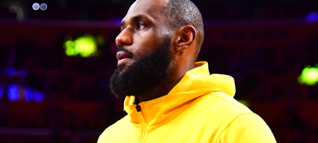 LeBron James toma a primeira decisão de seu futuro com o Lakers