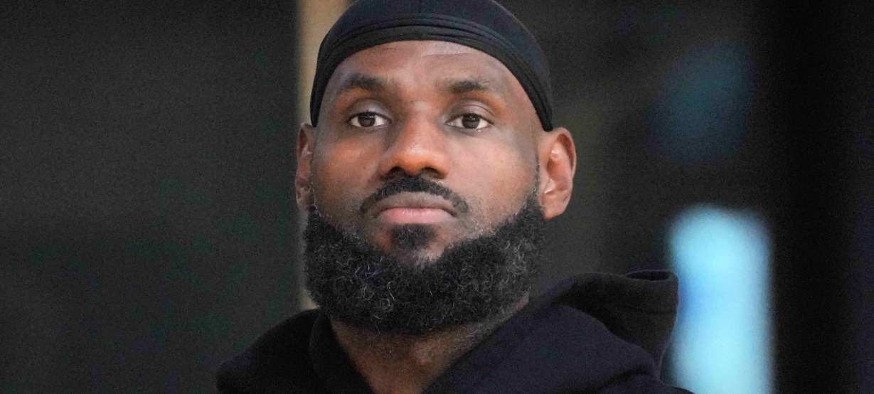 LeBron James assina novo contrato oficialmente com o Lakers e dá esperado desconto