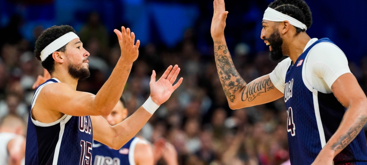 Booker posta foto incrível do time dos Estados Unidos após vitória contra o Brasil