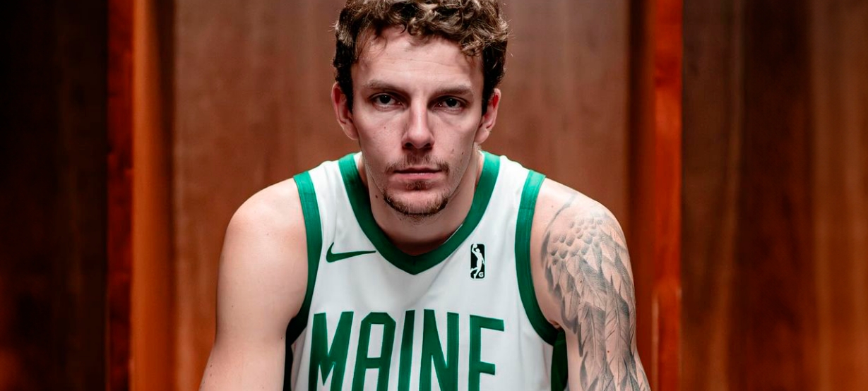 Lakers adiciona mais dois jogadores ao seu elenco