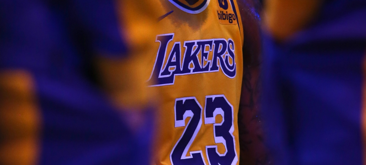 A história das cores e do uniforme do Lakers