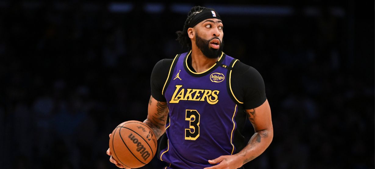 Anthony Davis alcança sequência histórica de Kobe Bryant no Lakers