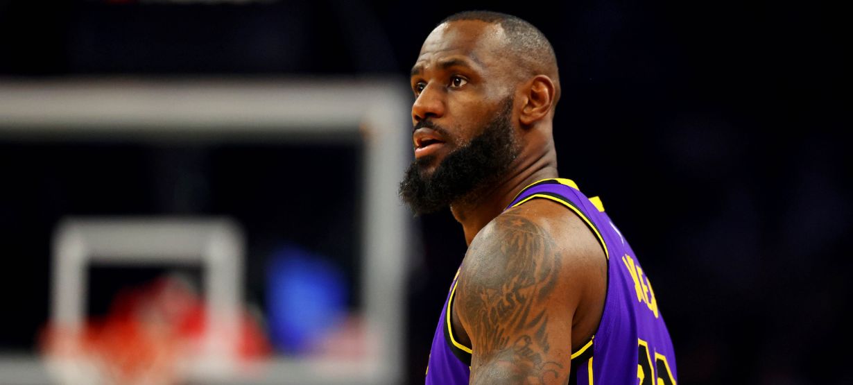 LeBron faz jogo abaixo da média, e Lakers sofre 1ª derrota na temporada