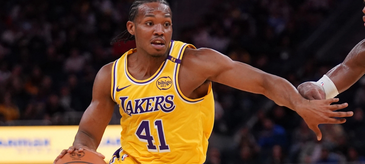 NBA: Lakers assina com Quincy Olivari e dispensa outros dois jogadores