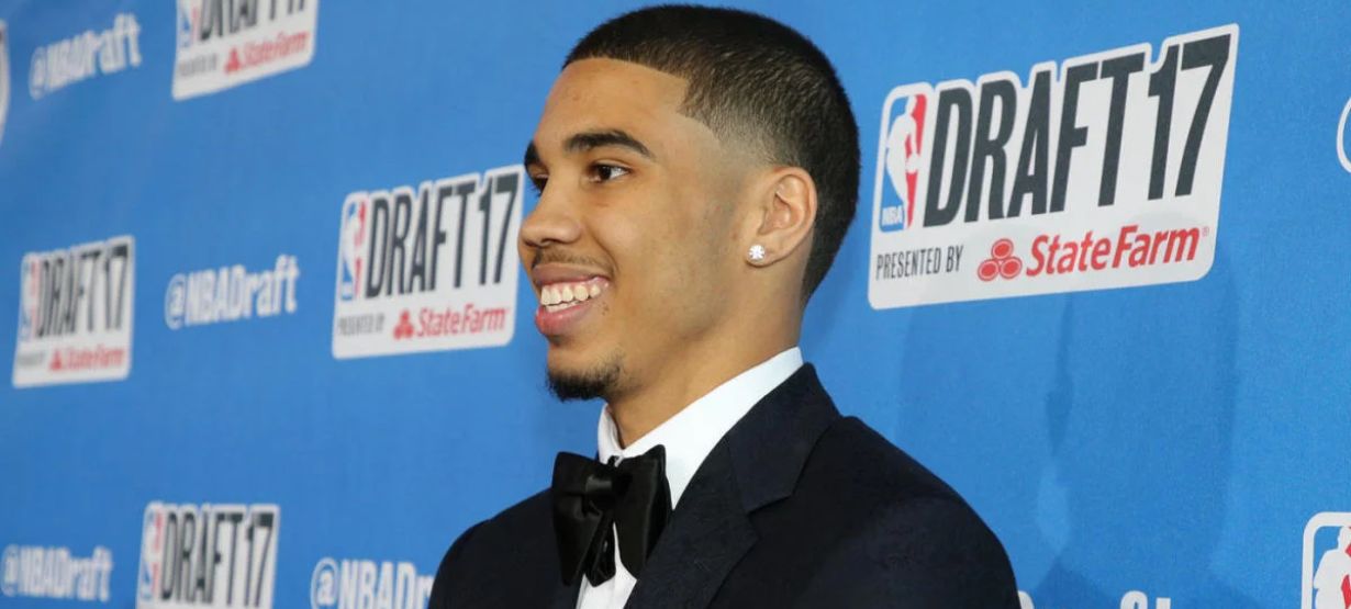 Magic Johnson revela por que Lakers deixou Jayson Tatum passar no Draft de 2017
