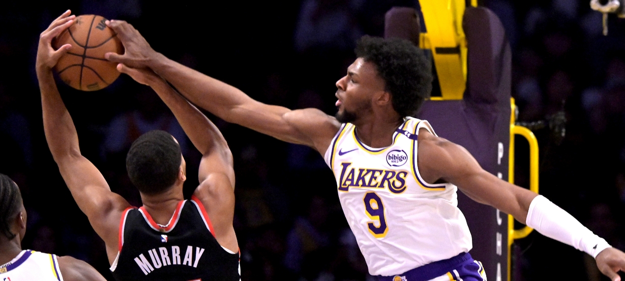 Lakers cumpre obrigação e vence Blazers com jogo coletivo