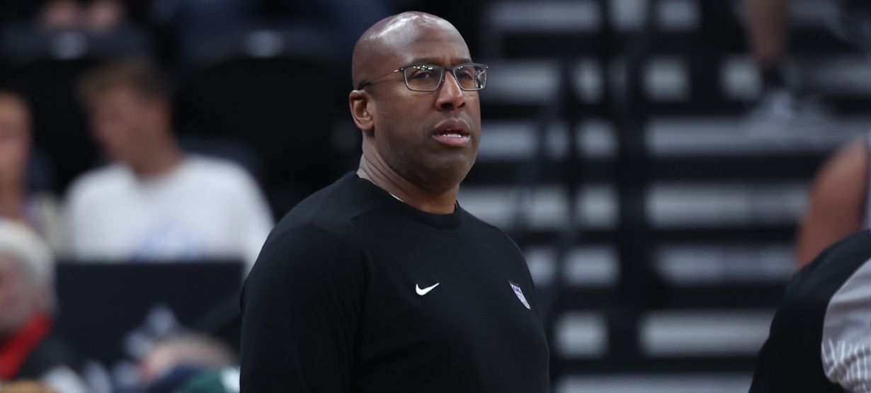 Técnico do Kings é demitido a caminho de jogo contra o Lakers
