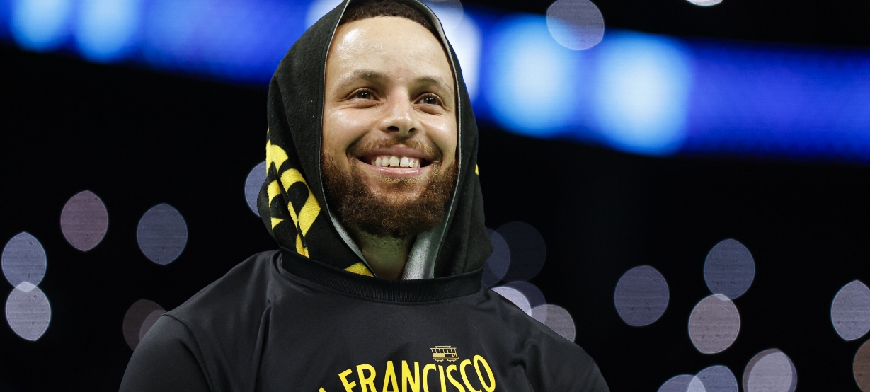 NBA: Ex-armador do Lakers assina com Warriors e alegra Stephen Curry