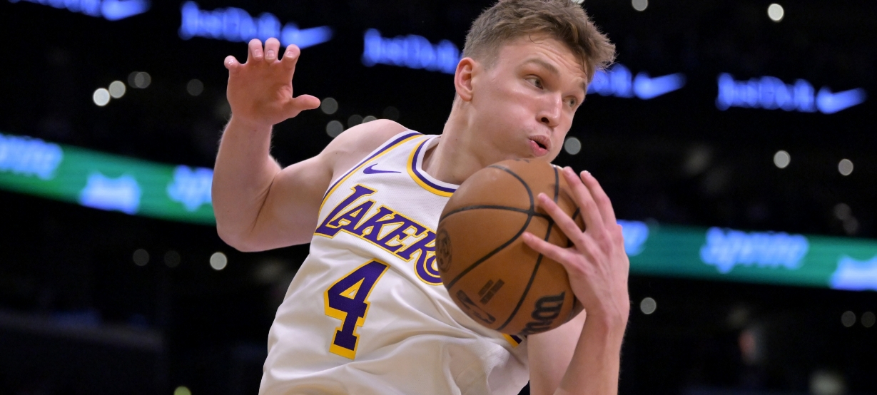 Trocas no Lakers: Veja quais jogadores podem ser negociados e quando!