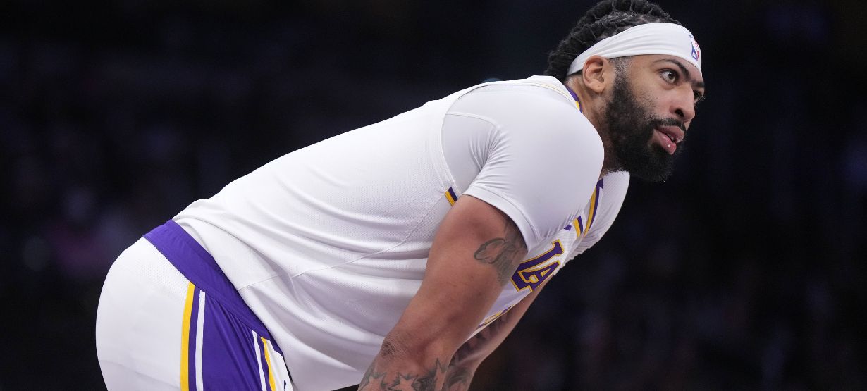 Lakers não deve buscar muitas opções para solução no garrafão