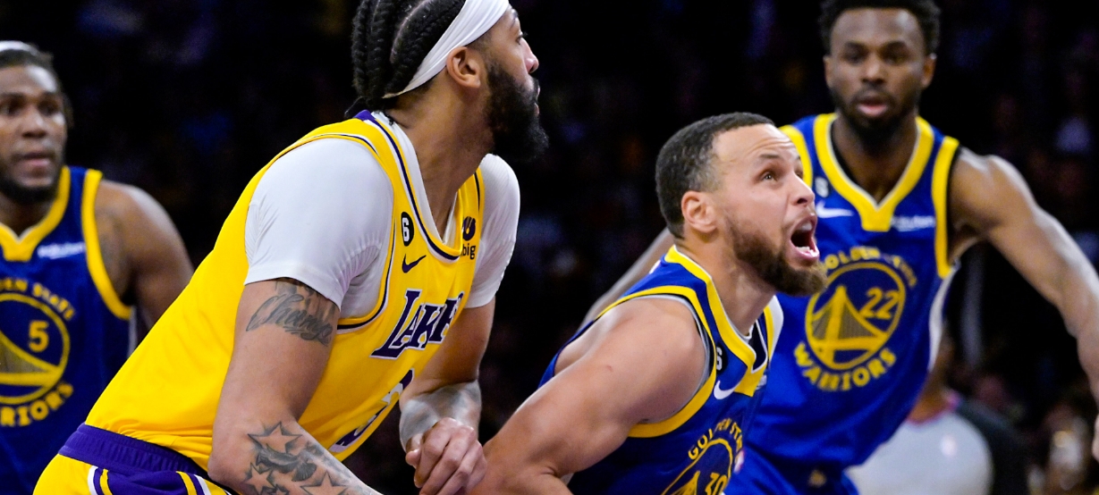 Anthony Davis tem reação curiosa com quebra de sequência de Stephen Curry