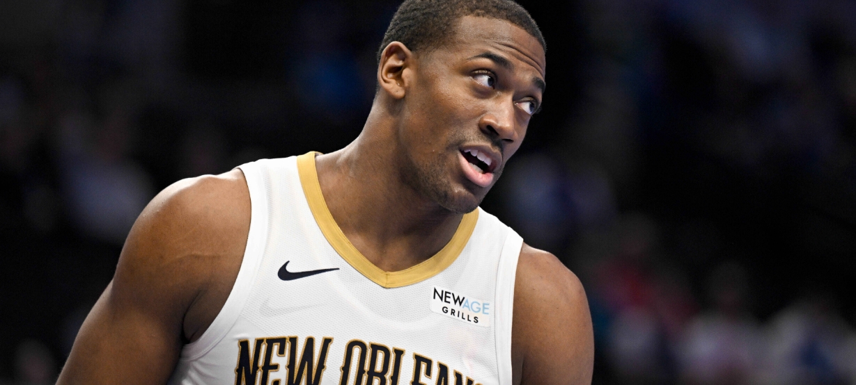 Troca no Lakers! Diretoria negocia Quincy Olivari por pivô do Pelicans