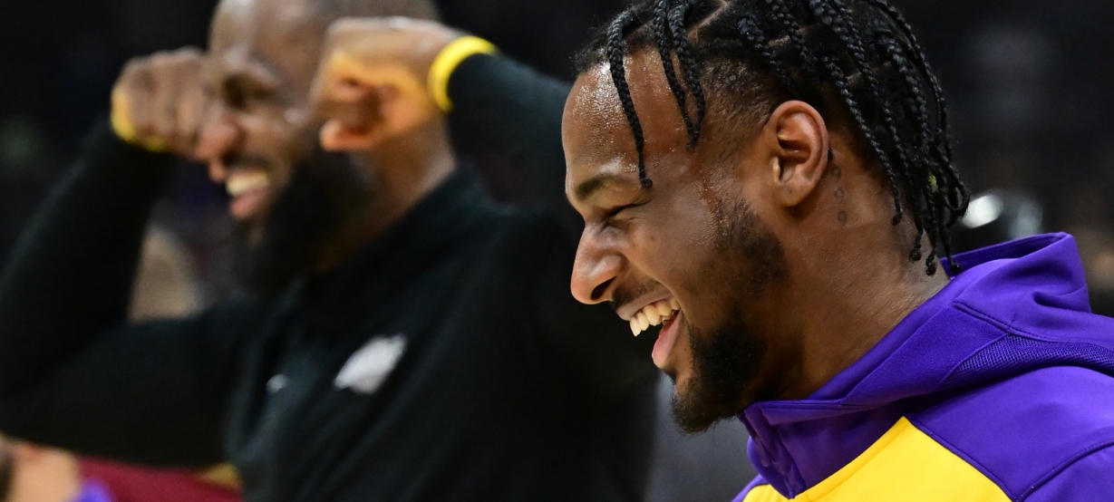 Torcida “homenageia” Bronny James com gritos de MVP em vitória do Lakers
