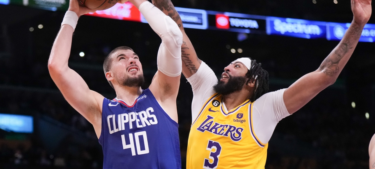 Lakers atualiza situação de Anthony Davis e Finney Smith antes de jogo contra o Clippers