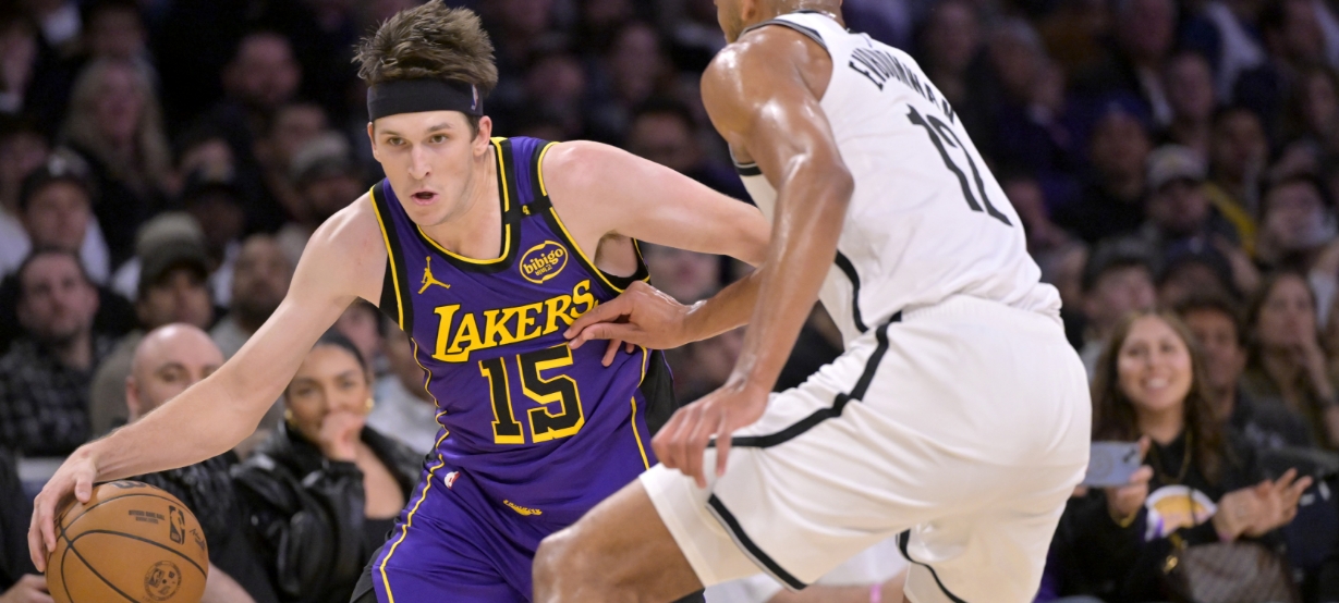 Reaves faz piada sobre erro decisivo de Russell em vitória do Lakers