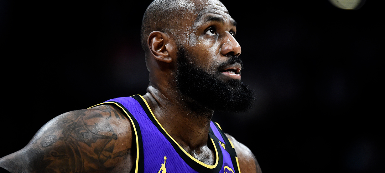 LeBron James se emociona com o retorno de Anthony Davis a Los Angeles