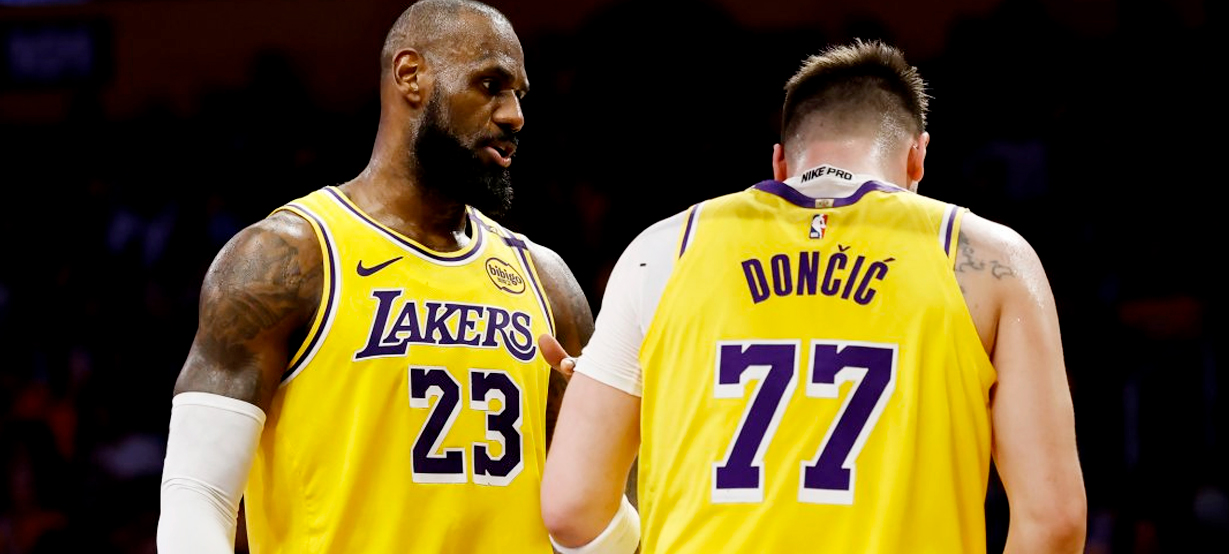 Algo inédito está acontecendo com LeBron James e o Lakers após chegada de Luka Doncic