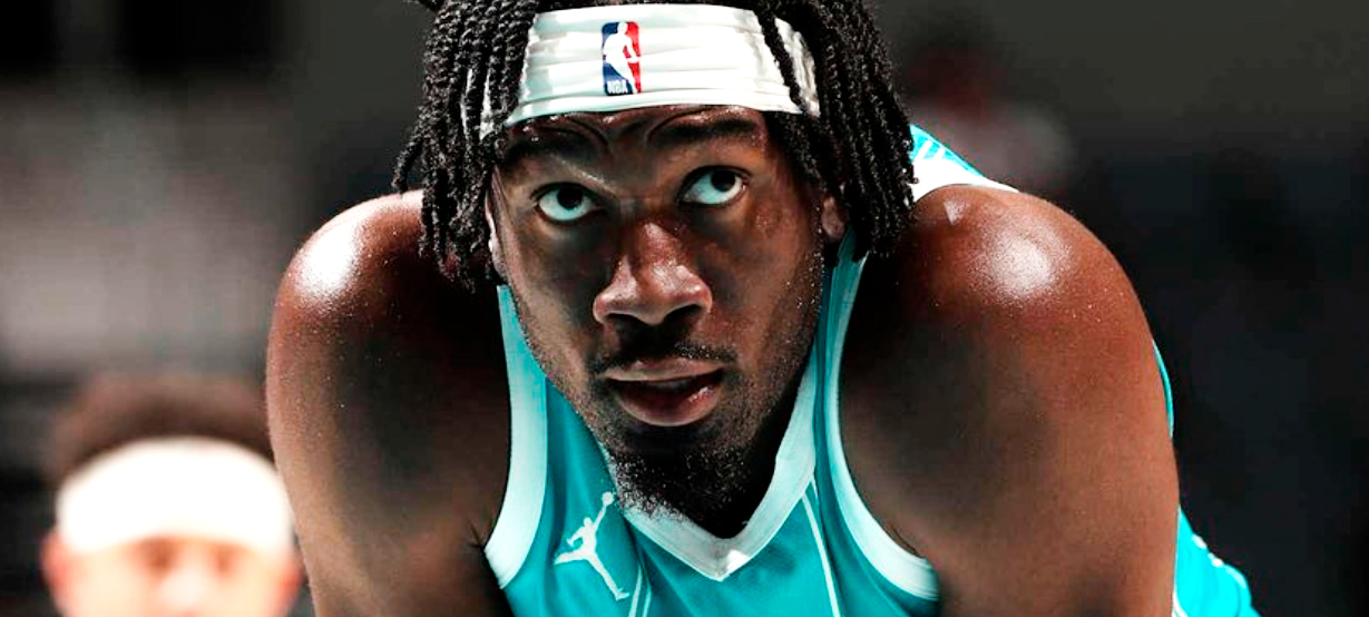 NBA: Mark Williams se defende e dispara contra o Lakers