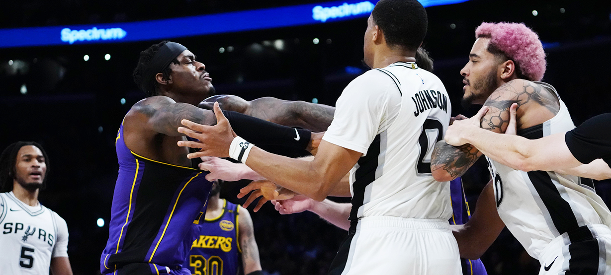 Separa que é briga! Vando é expulso em vitória do Lakers