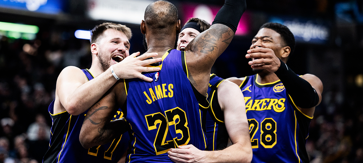 Lakers vence jogo com final insano com cesta no tapinha de LeBron James