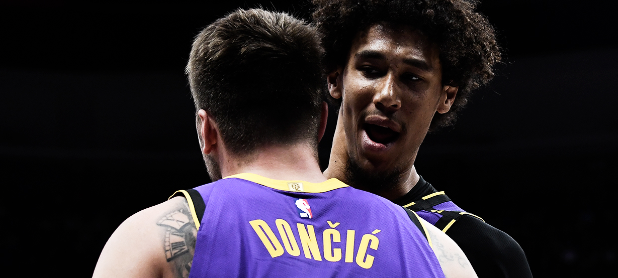 Precisamos falar seriamente sobre Jaxson Hayes e Luka Doncic