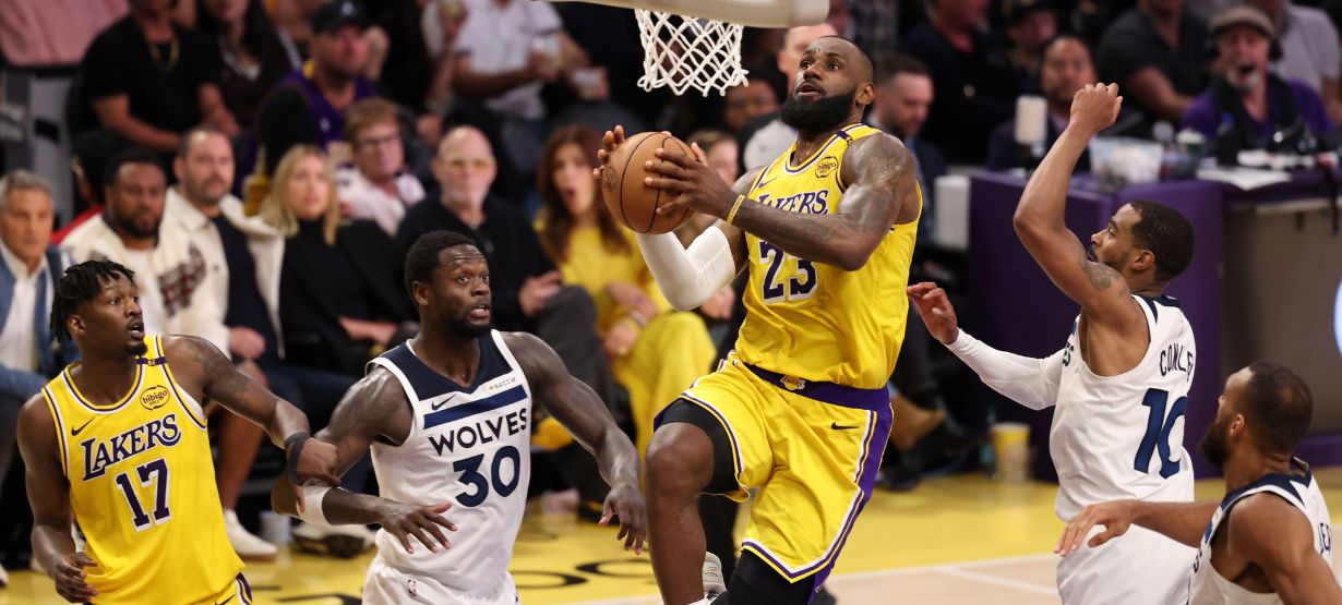 Playoffs NBA: A jogada heroica de LeBron James na vitória do Lakers sobre o Wolves