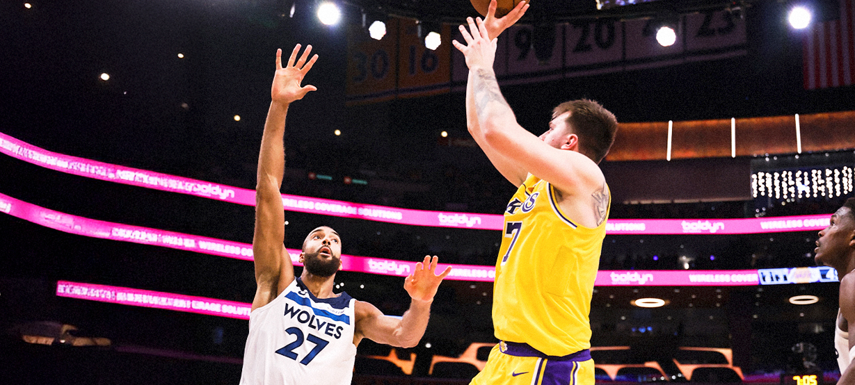 Luka Doncic faz alerta antes do jogo entre Lakers e Timberwolves